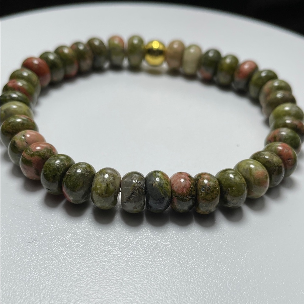 NWT. Elegant Unakite Stretch Bracelet